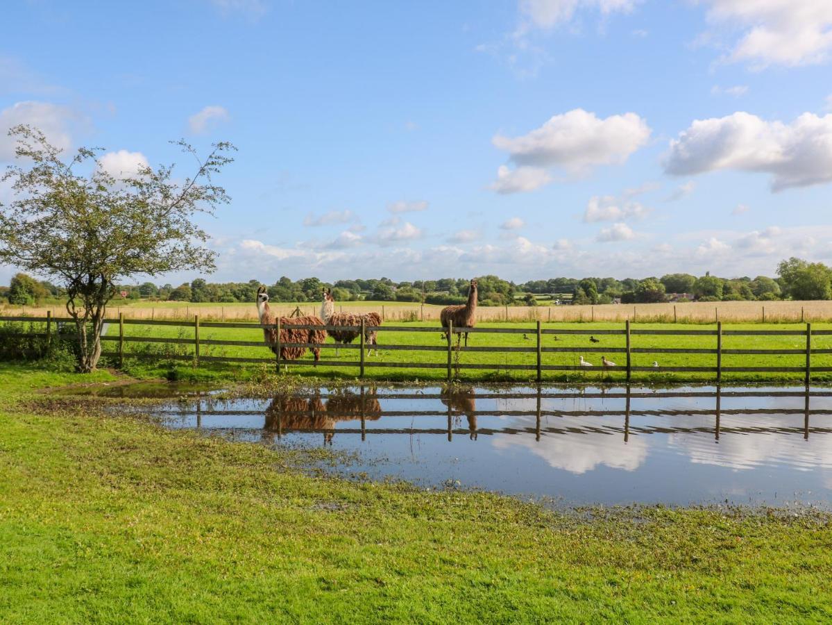 Chequer Stable Villa Brereton Екстериор снимка